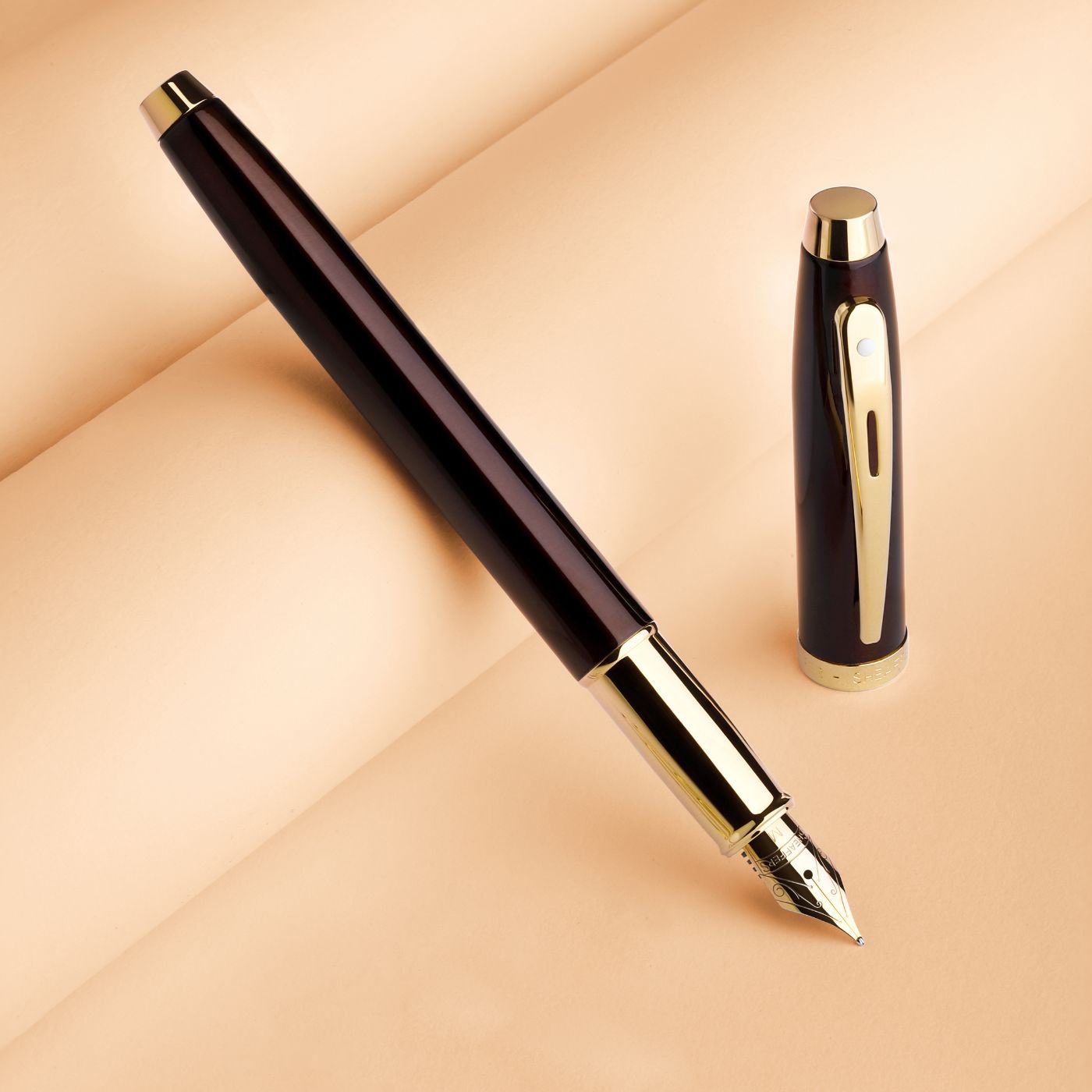 Sheaffer 100 Glossy Coffee Brown med PVD-gulddetaljer