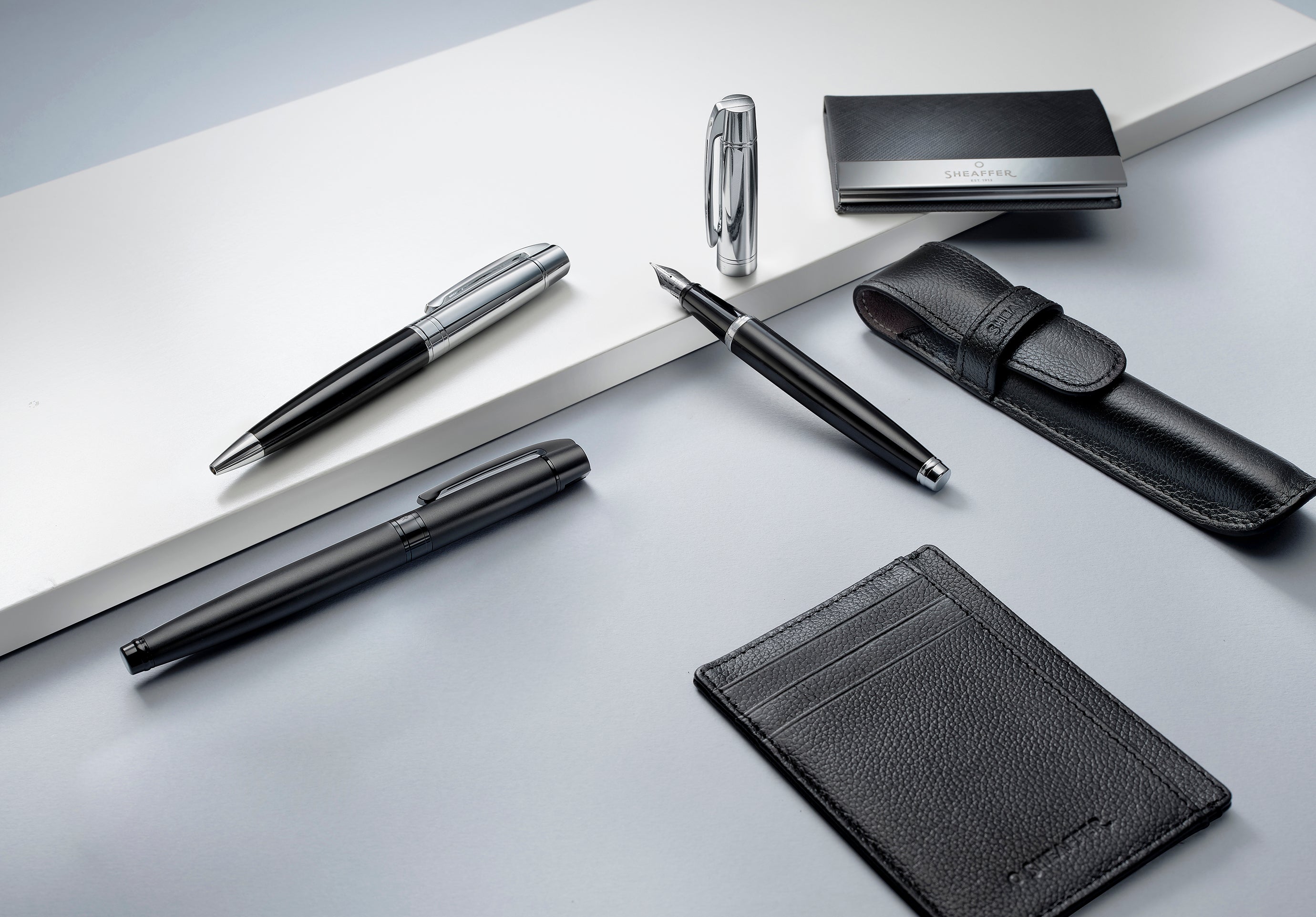 Sheaffer 300, mattschwarz mit polierten schwarzen Details