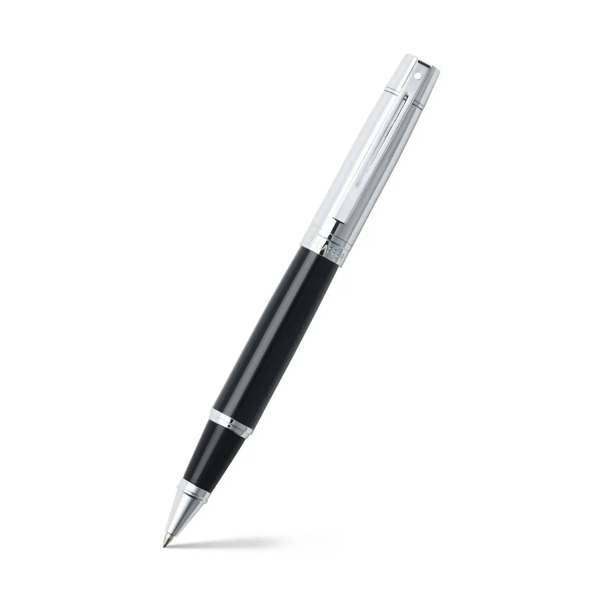 Sheaffer 300 Glossy sort og krom med kromdetaljer