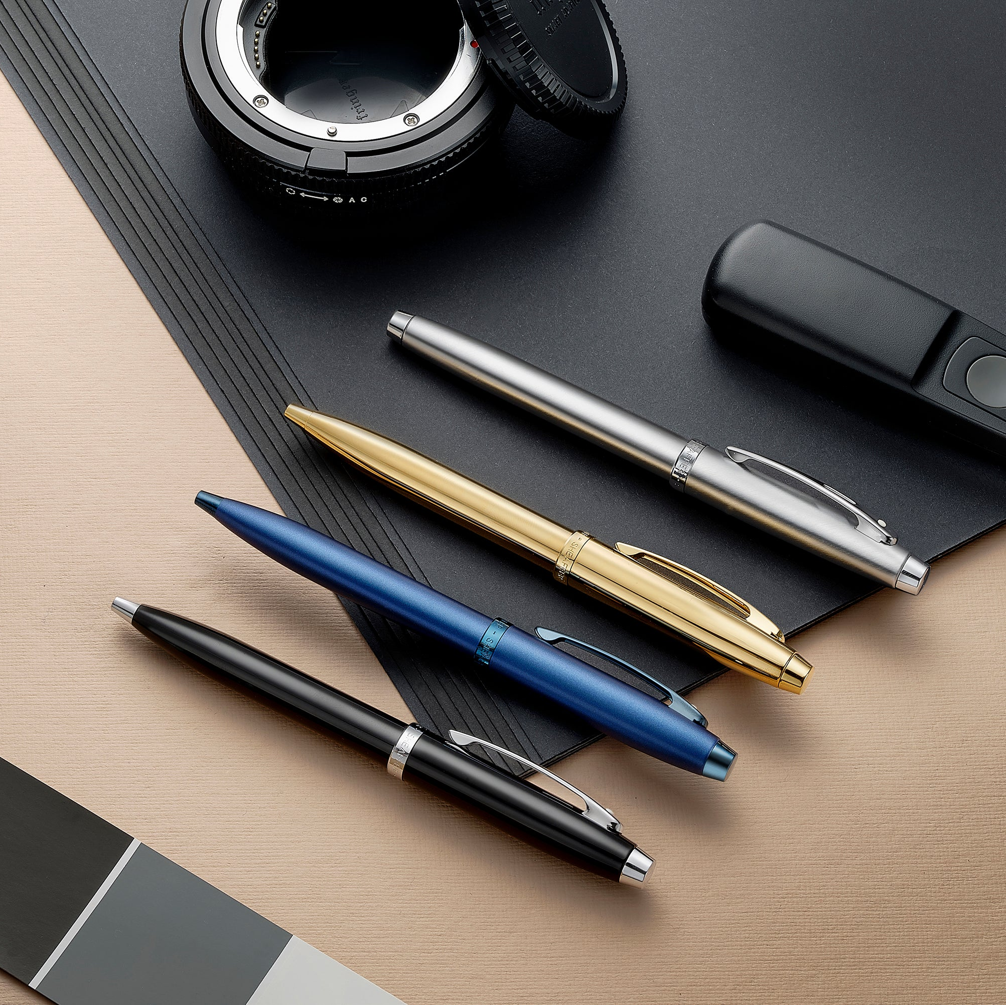 Sheaffer 100, glansig svart med kromdetaljer