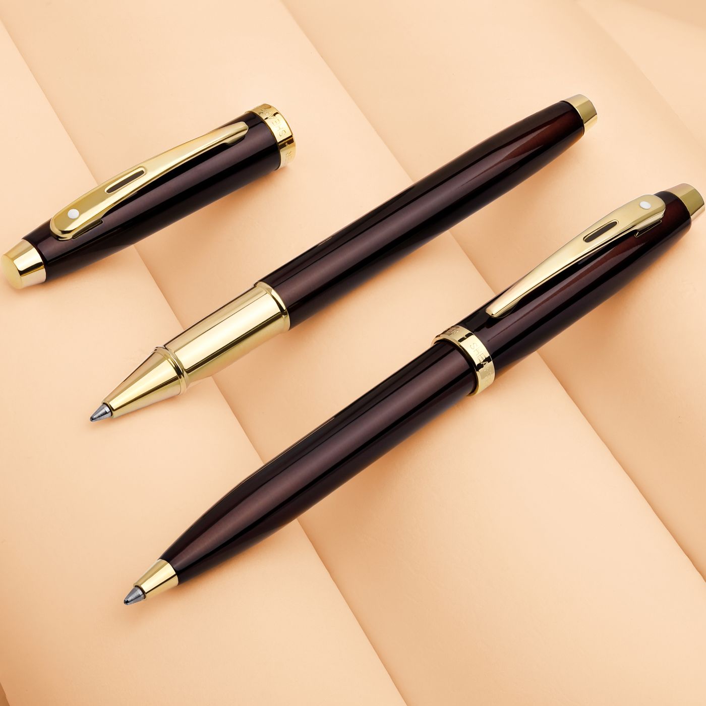 Sheaffer 100 Glossy Coffee Brown med PVD-gulddetaljer